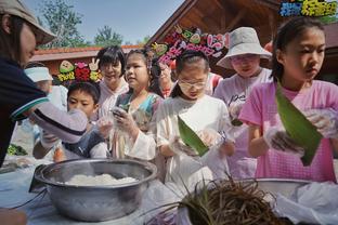 别打了！你们不要再打了！球都已经进了！