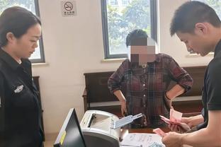 迈阿密后卫：与梅西一起踢球我很难保持专注，因为我总想看他